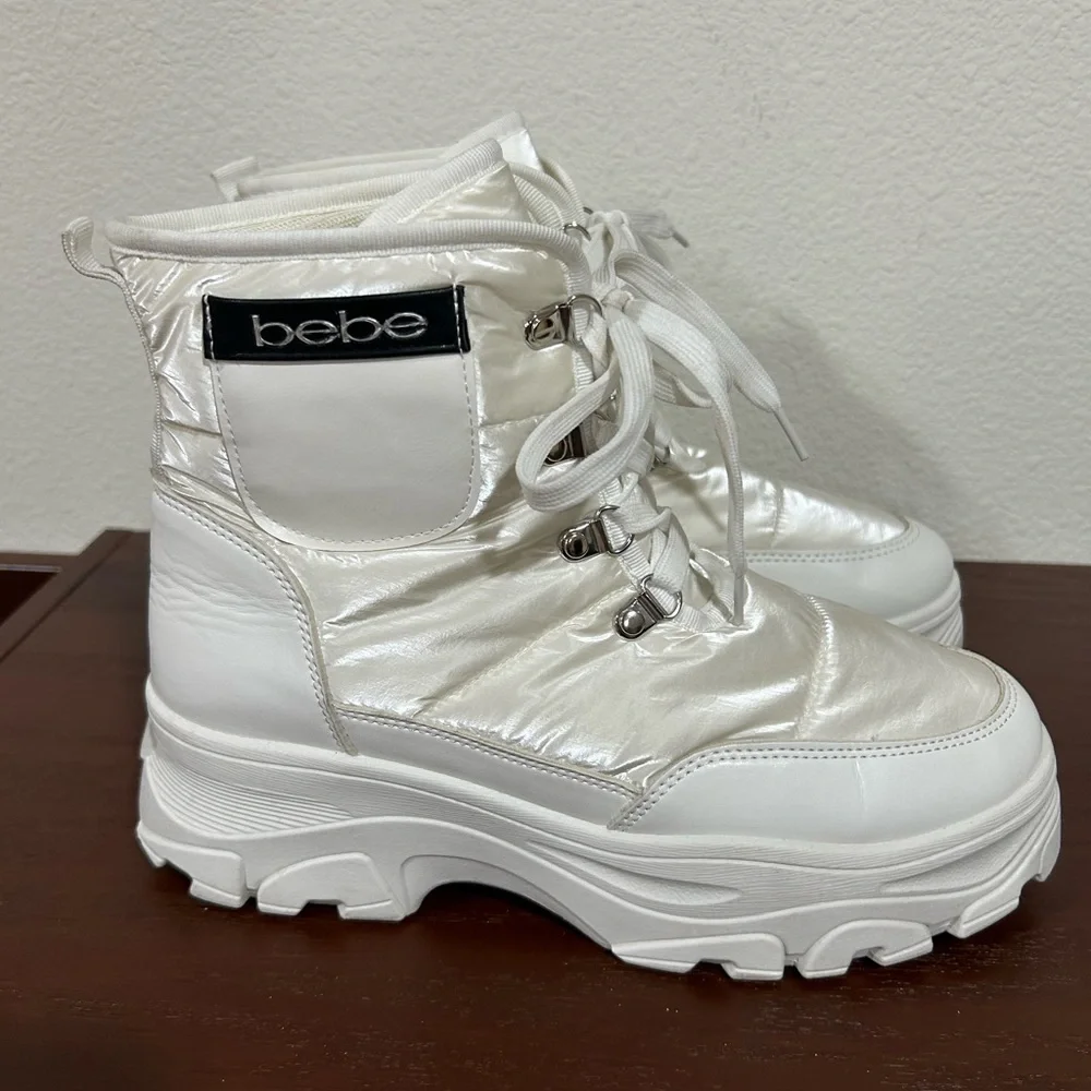 BEBE Jadah Y2K Lug Sole Puffer High Top Sneaker / Boots Size 9.5